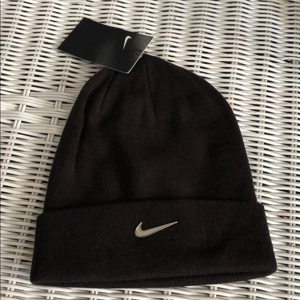 Nike unisex youth black beanie